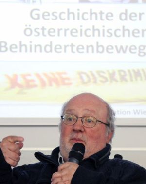 Bild von Volker Schönwiese bei einem Vortrag