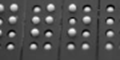 Braille in weiß auf schwarz